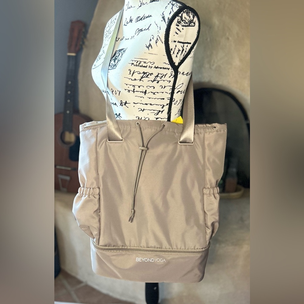 Beyond Yoga Convertible Gym Bag - Picture 9 of 11